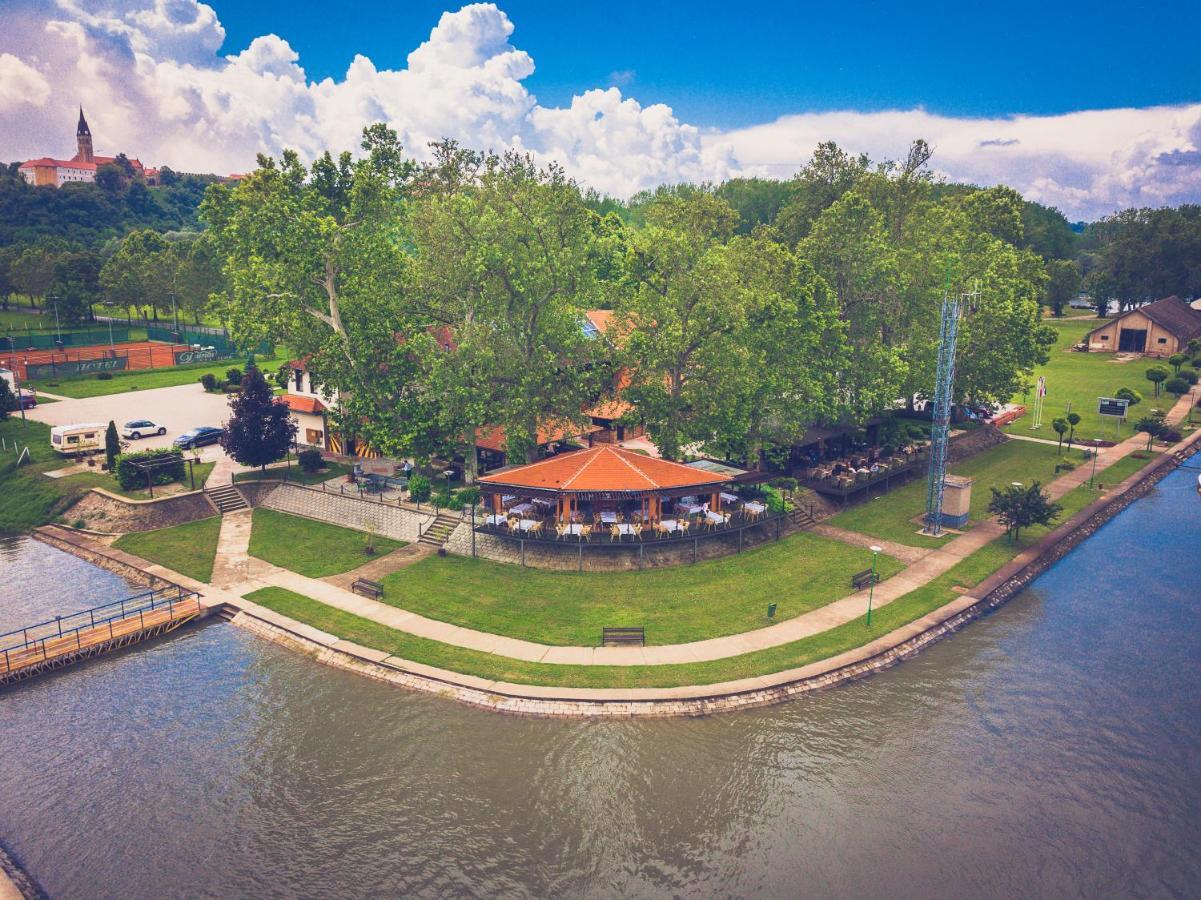 אילוק Hotel Dunav מראה חיצוני תמונה
