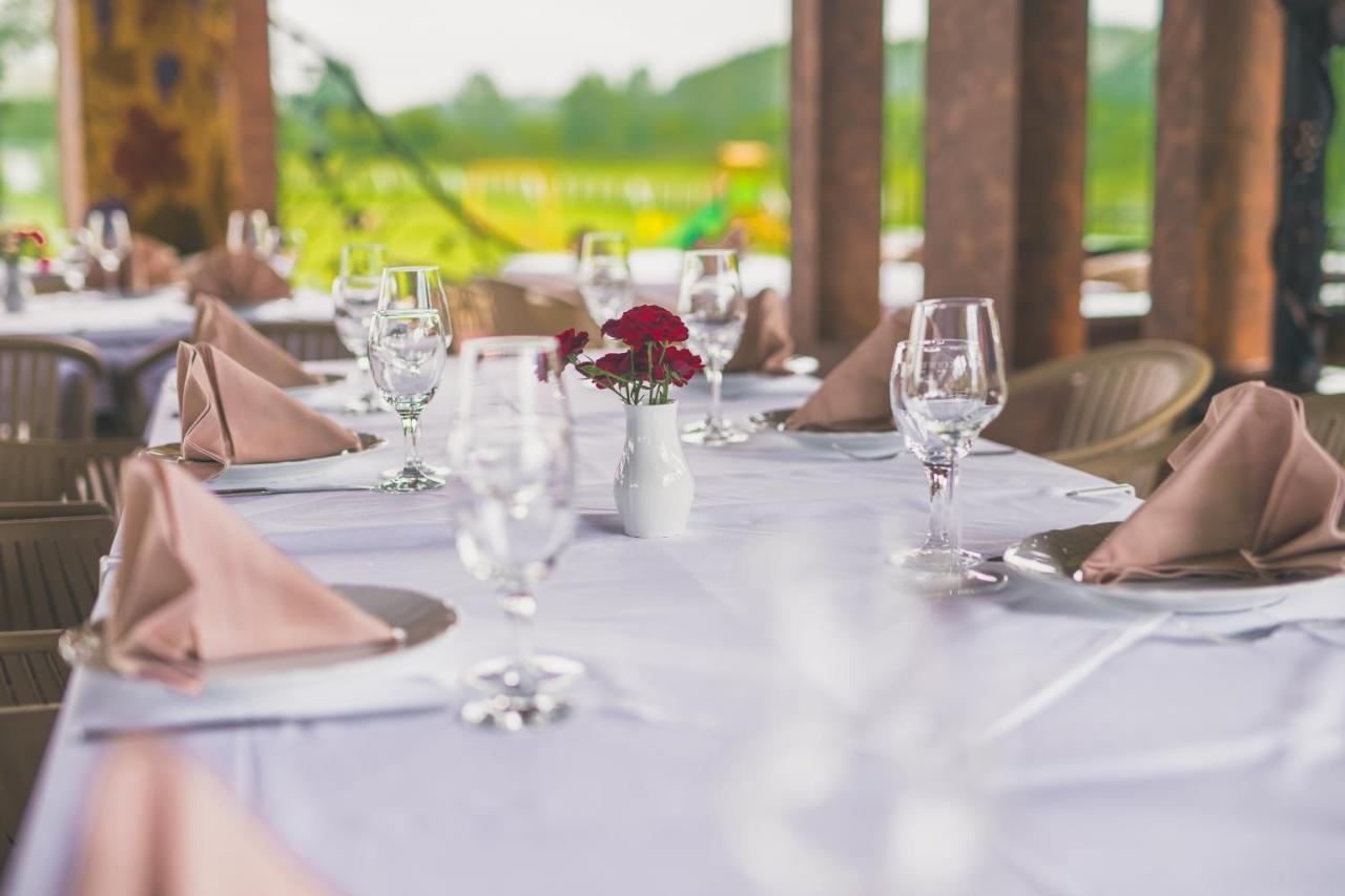 אילוק Hotel Dunav מראה חיצוני תמונה