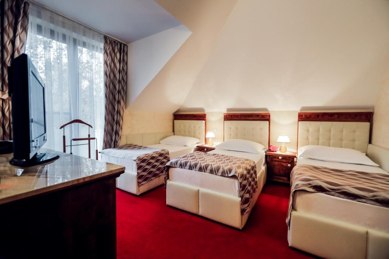 אילוק Hotel Dunav מראה חיצוני תמונה