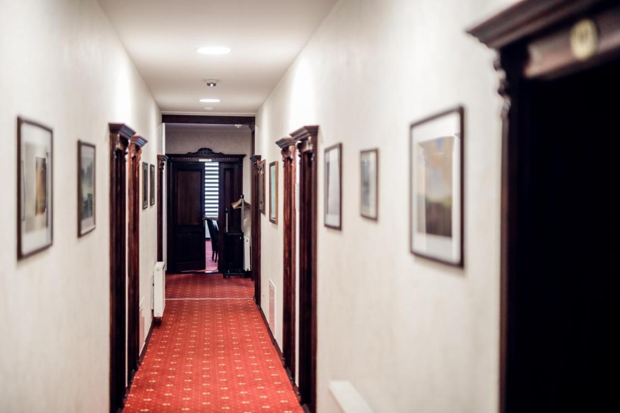 אילוק Hotel Dunav מראה חיצוני תמונה