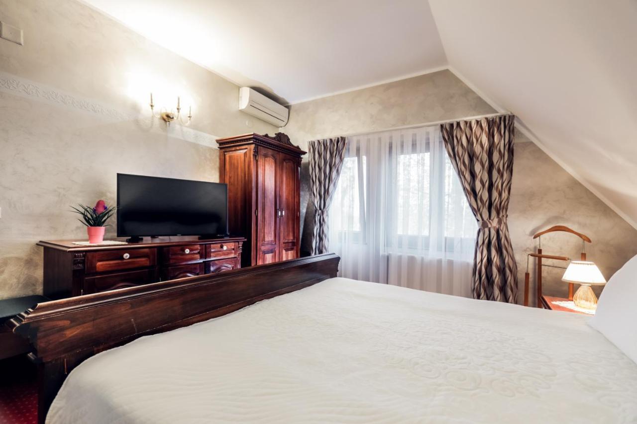 אילוק Hotel Dunav מראה חיצוני תמונה