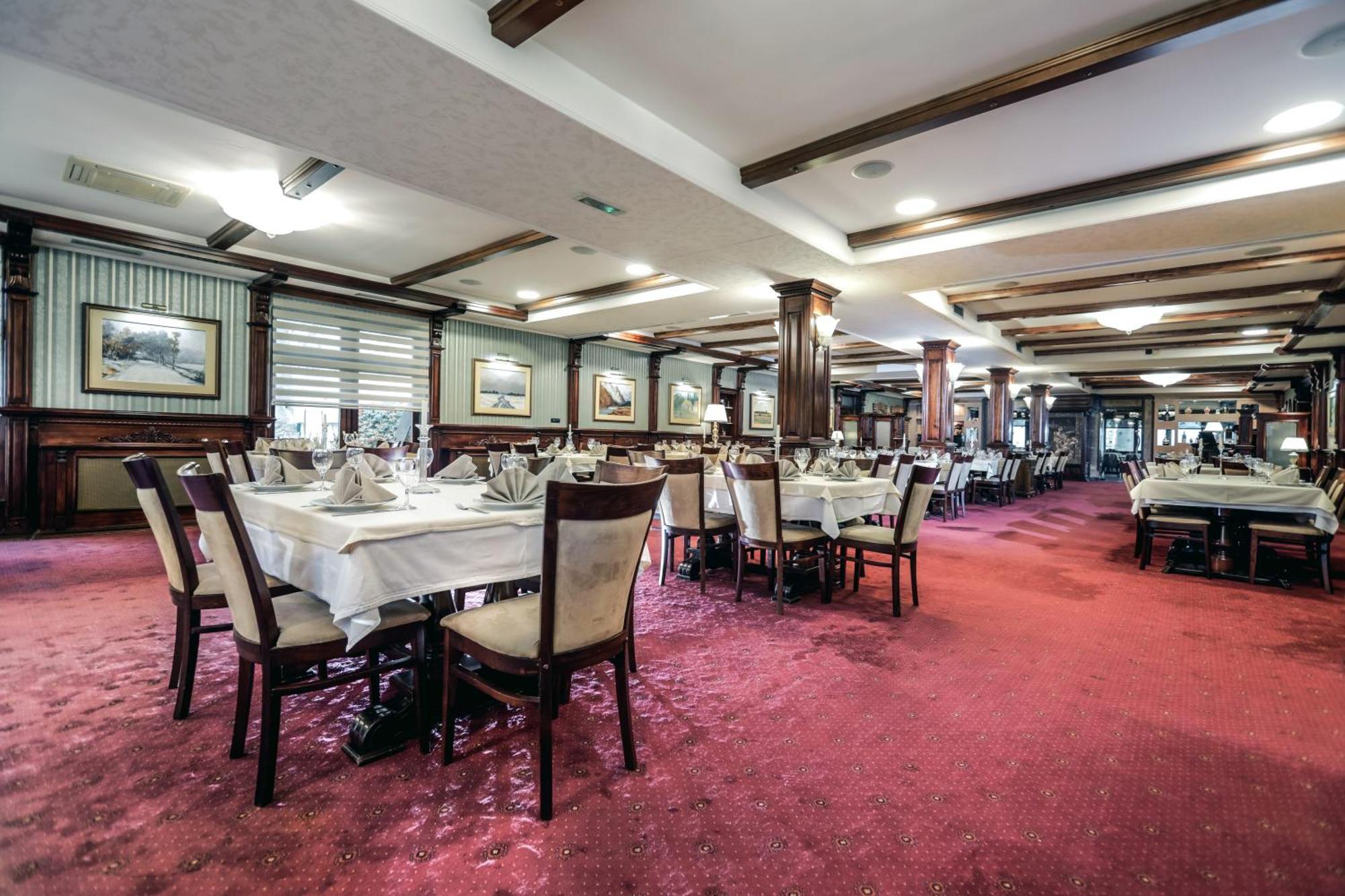 אילוק Hotel Dunav מראה חיצוני תמונה