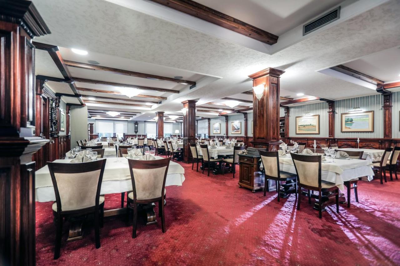 אילוק Hotel Dunav מראה חיצוני תמונה