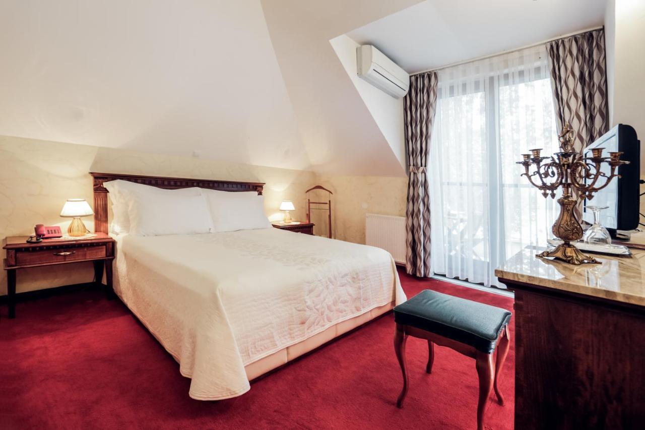 אילוק Hotel Dunav מראה חיצוני תמונה