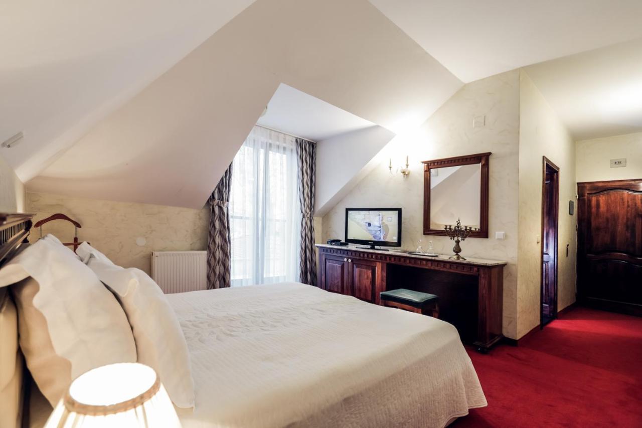 אילוק Hotel Dunav מראה חיצוני תמונה