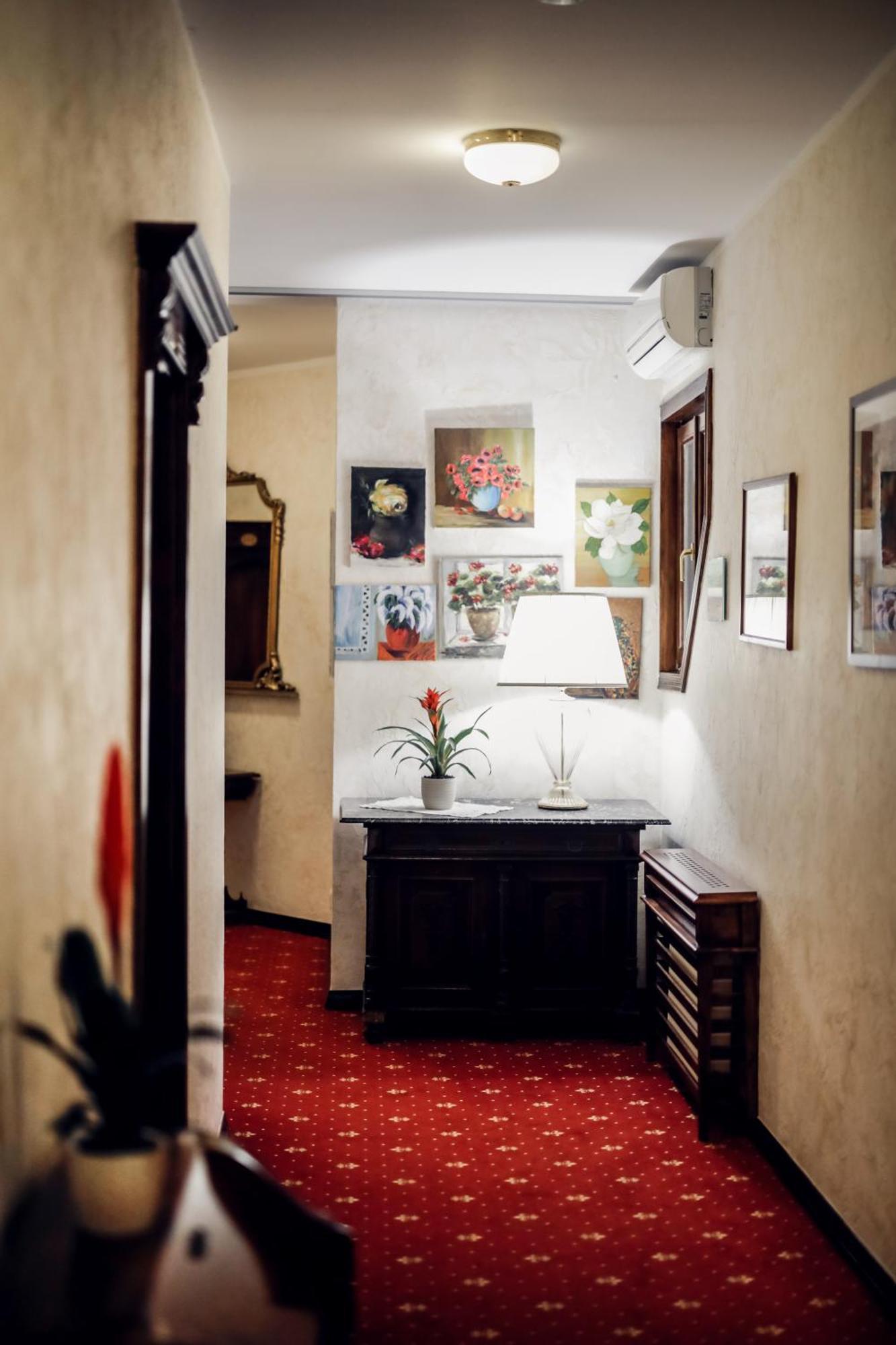 אילוק Hotel Dunav מראה חיצוני תמונה