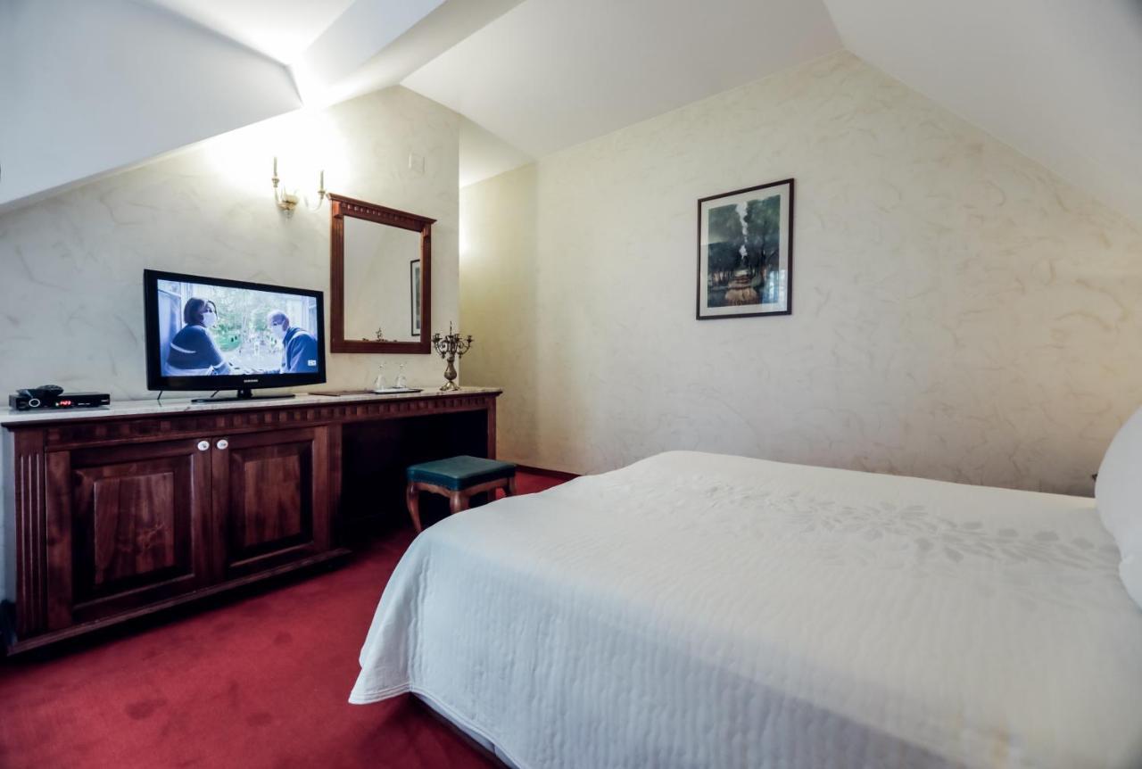 אילוק Hotel Dunav מראה חיצוני תמונה