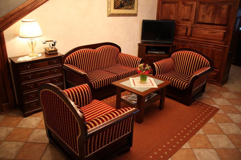 אילוק Hotel Dunav מראה חיצוני תמונה